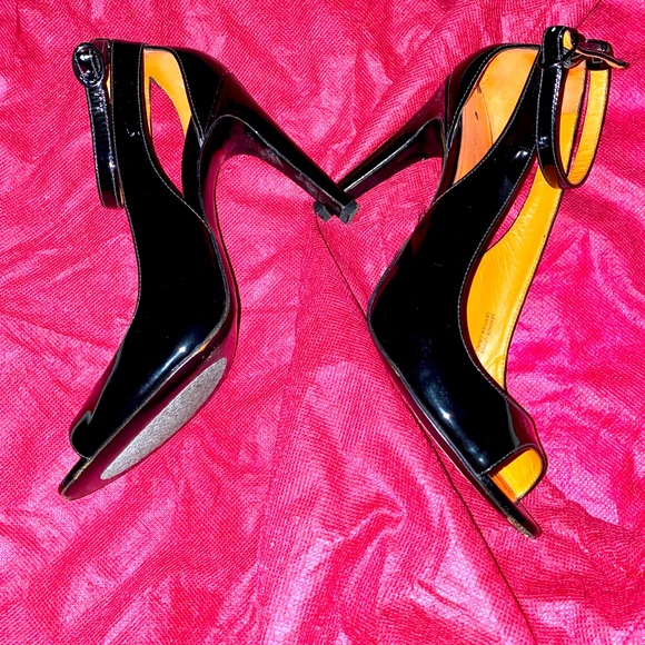 Via Spiga black patent leather 3 inch heels. - Picture 4 of 6